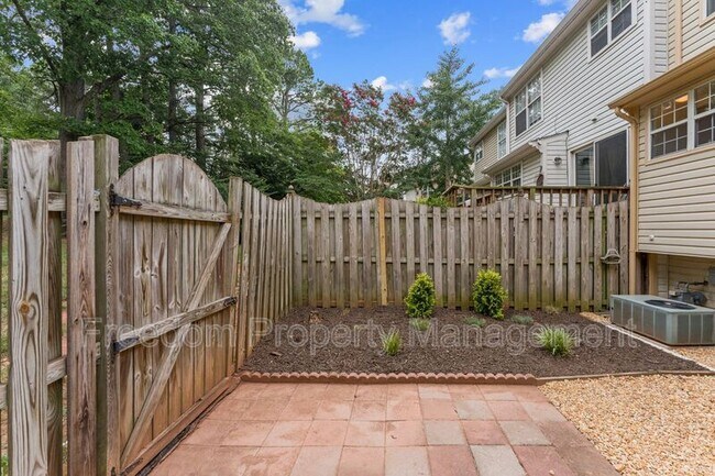 Building Photo - 8644 Sanderling Dr
