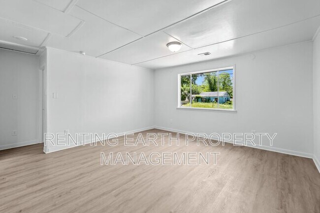 Building Photo - 108 E Ann Dr SW