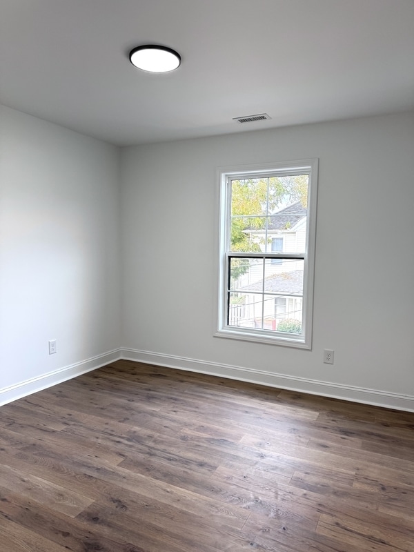 Building Photo - 427 Lakeland St