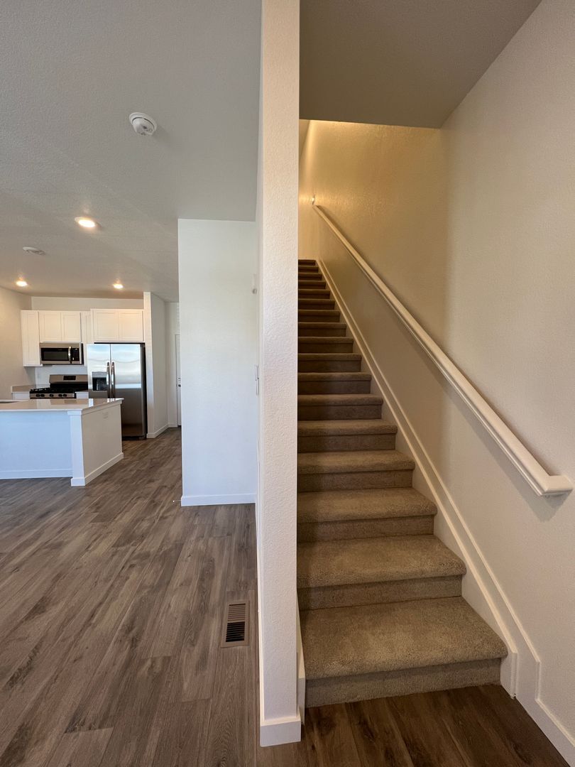 Building Photo - 1512 Sun Wy