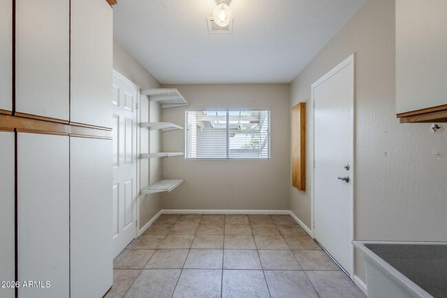 Building Photo - 7707 S Kenwood Ln