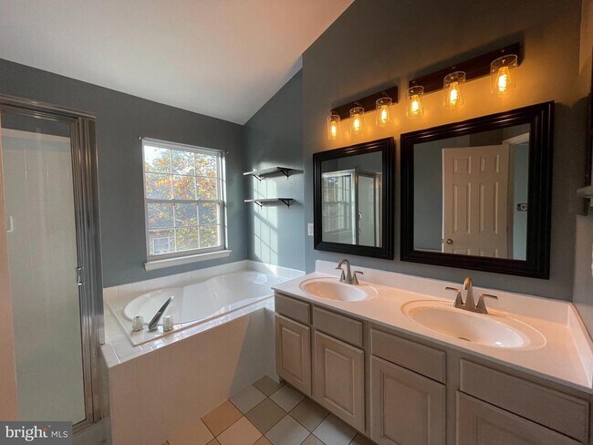 Building Photo - 4106 Hazelwood Ct
