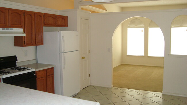 Building Photo - West El Paso 4 bed refrig A/C Home