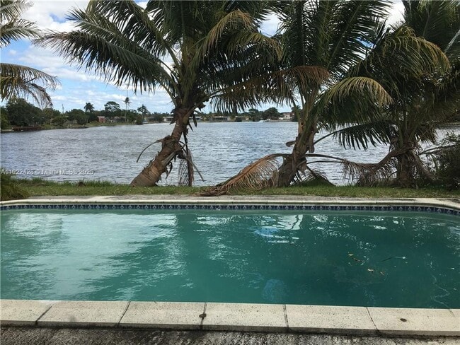 Building Photo - 3705 SW 68th Ave