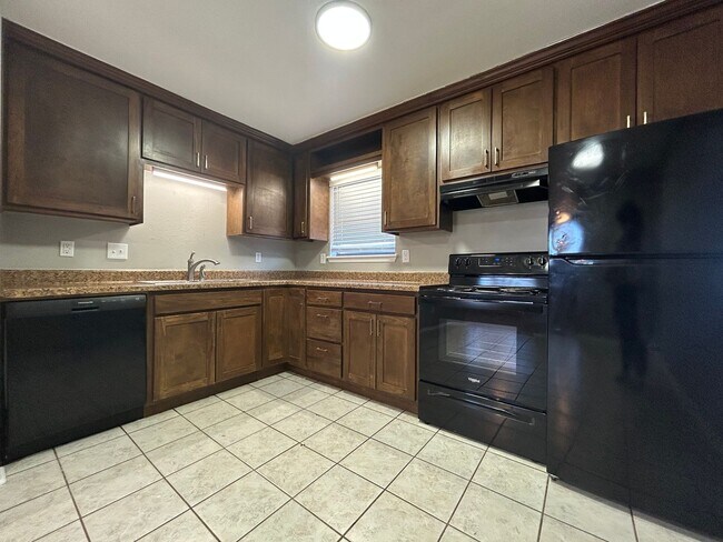 Building Photo - 1122 S 26th St