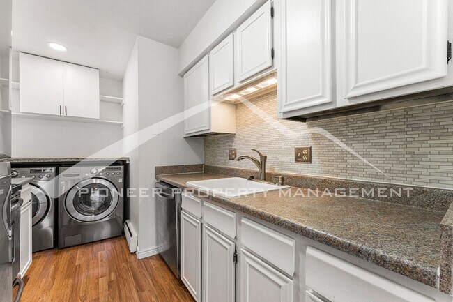 Building Photo - 6975 Mariposa St