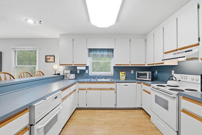 Building Photo - 2726 Pheasant Run St