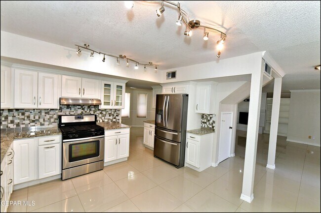 Building Photo - 529 Castlerock Ln