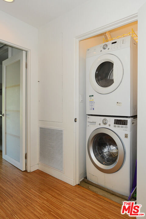 Building Photo - 1140 N Formosa Ave