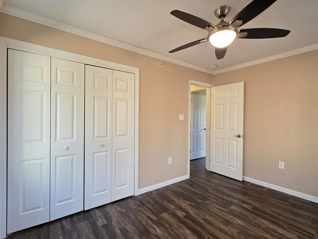 Building Photo - 4 Rock Point Rd