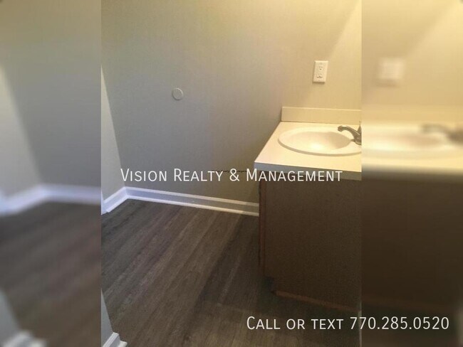 Building Photo - 3BR/2BA Duplex Home