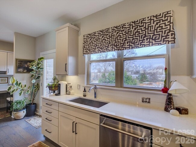 Building Photo - 11015 Stetler St