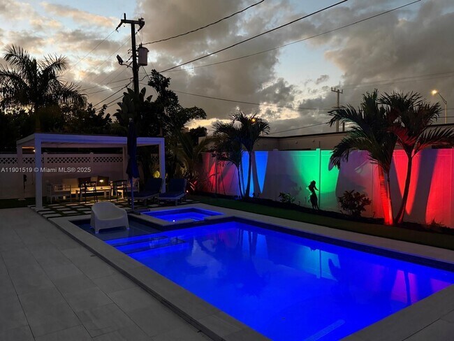 Building Photo - 1637 SE 1st St