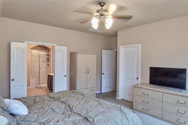 Building Photo - 26418 Green Heron Dr