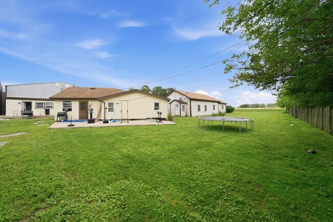 Building Photo - 24134 IL-53