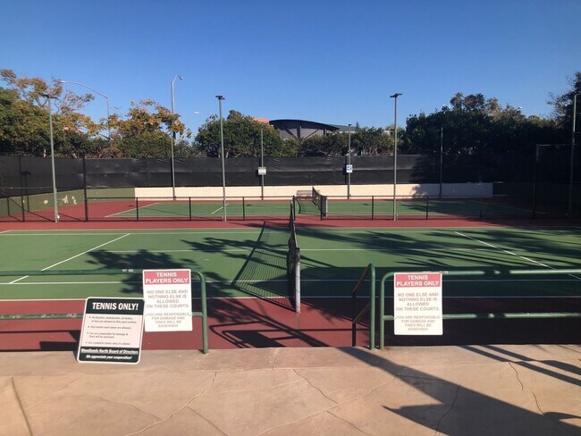 Building Photo - La Jolla Townhome with Garage & Private Deck