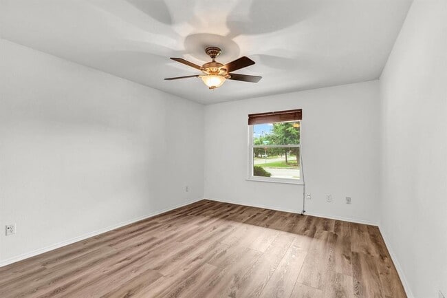 Building Photo - 609 Golden Gate Dr