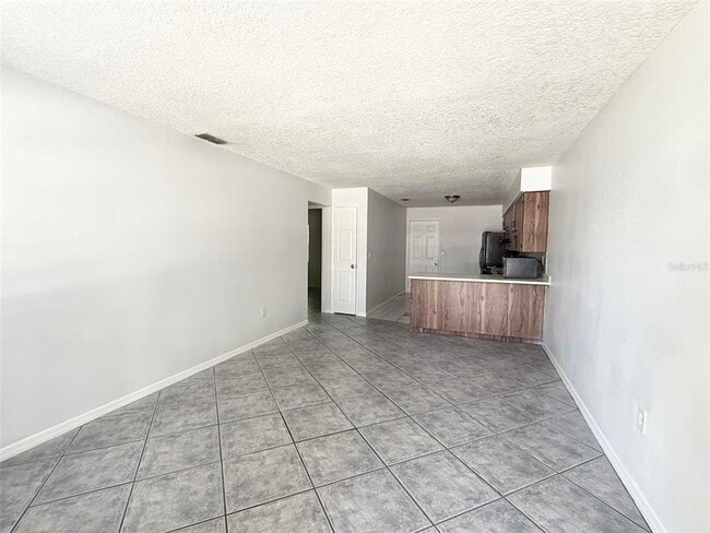 Building Photo - 542 W Lake Deer Dr