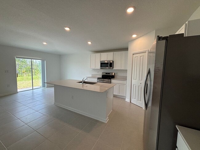 Building Photo - Beautiful Updated Home