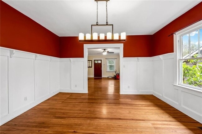 Building Photo - 976 Hall Pl NW