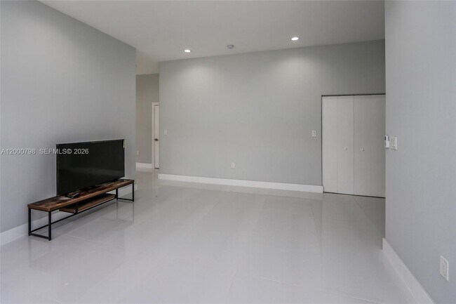 Building Photo - 5126 SW 57th Ave