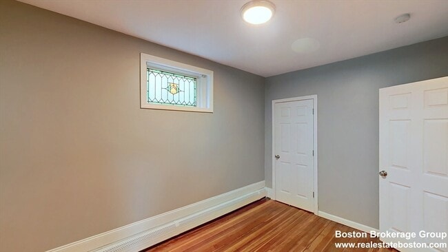 Building Photo - 4 Weld Ave