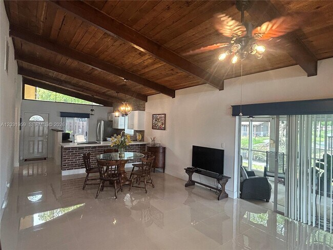 Building Photo - 322 Briarwood Cir