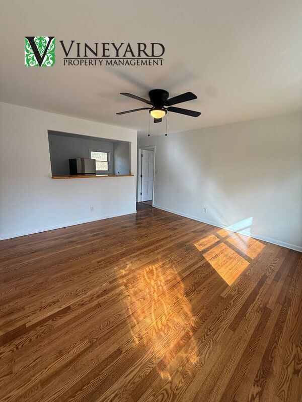 Building Photo - 1023 Pine Valley Dr NE