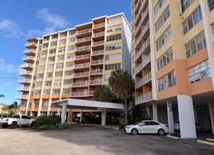 Building Photo - 2025 NE 164th St