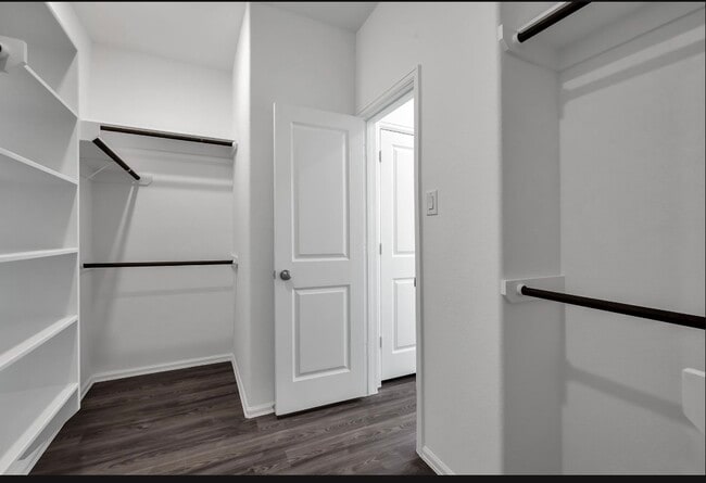 Building Photo - 19179 Pinewood Grove Trl