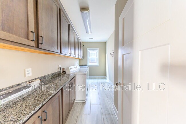 Building Photo - 2221 24th Ave N