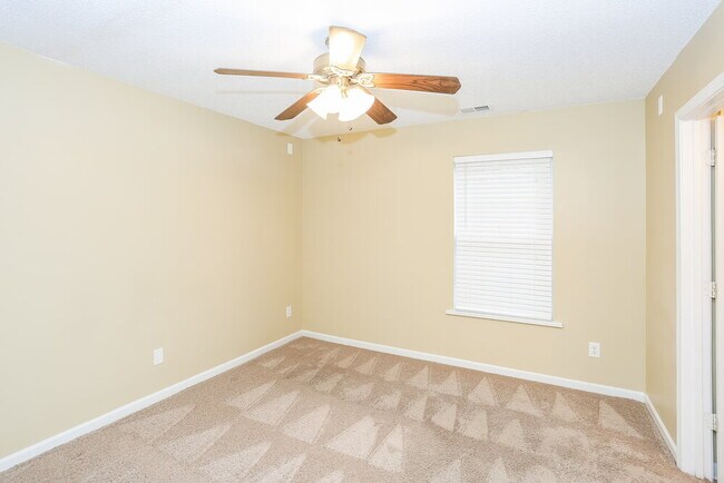 Building Photo - 5880 Mahogany Pl SW