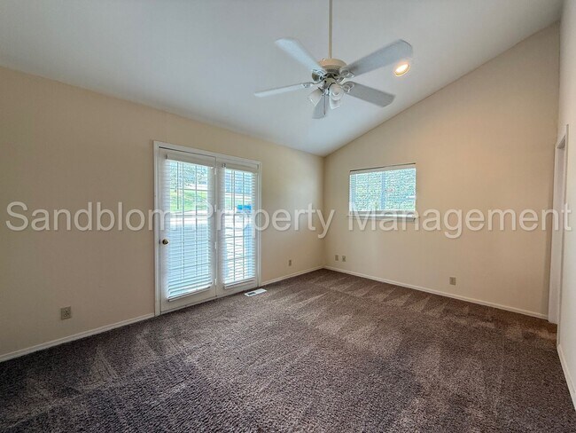 Building Photo - For Lease | South Tulsa - Townhouse | $150...