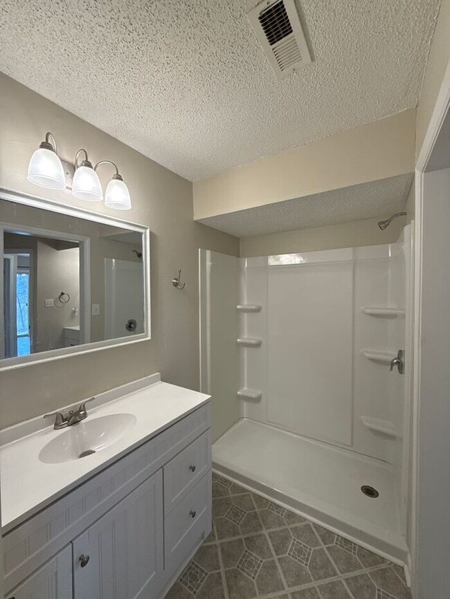 Building Photo - T.R. Lawing Realty Property