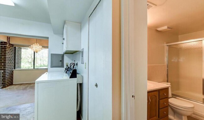 Building Photo - 2114 Bonnywood Ln