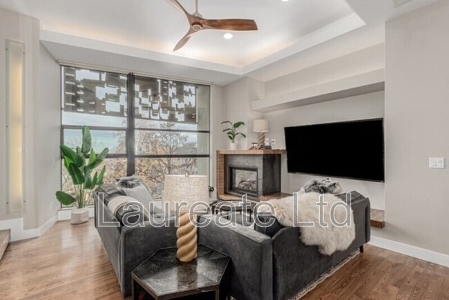 Building Photo - 3207 Shoshone St