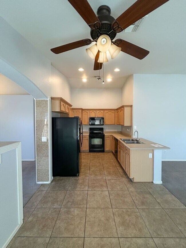Building Photo - READY TO VIEW NOW! Beautiful 3 Bed 2 Bath Home in Buckeye