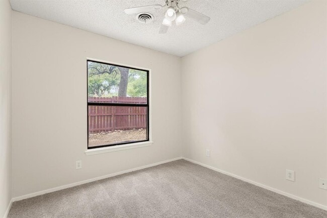 Building Photo - 6203 Greentree Ln