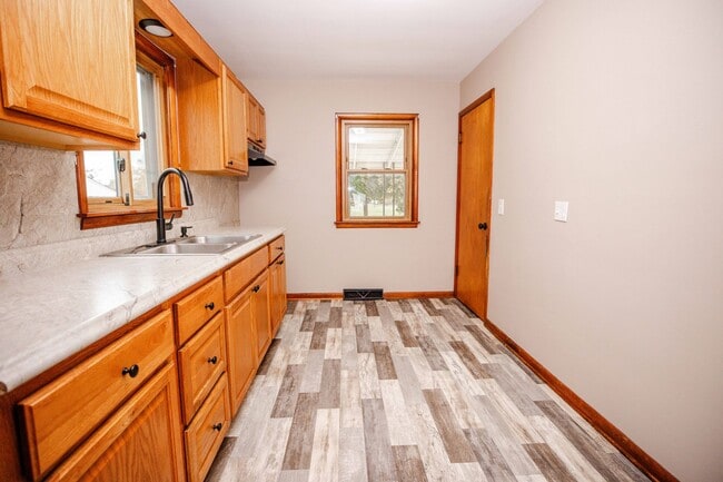 Building Photo - Beautifully remodeled two bedroom home for rent. Central A/C, updated kitchen an bathroom, new fl...