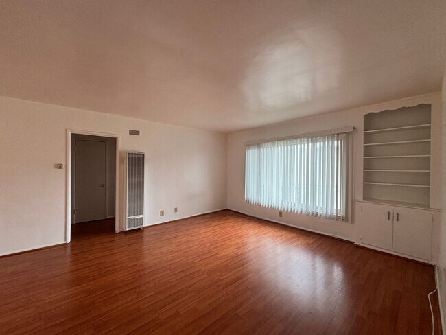 Interior Photo - Chevy Chase, 719-729