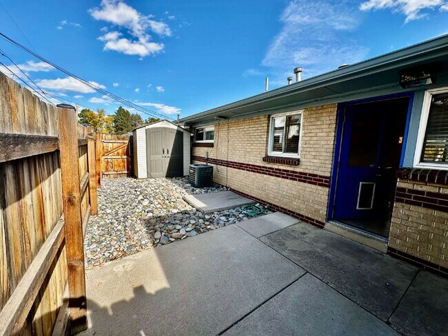 Building Photo - Cozy Home in Sunnyside!