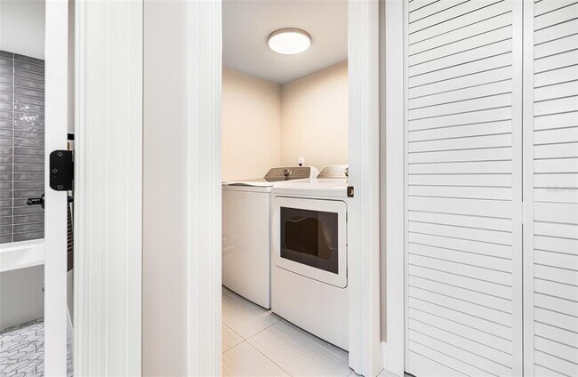 Building Photo - 16321 Kelly Woods Dr