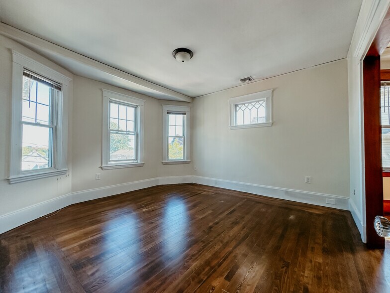 Building Photo - 34 Brooksdale Rd