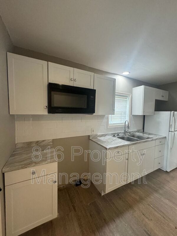 Building Photo - 1817 E 82nd St