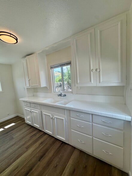 Building Photo - 1404 Prospect Dr