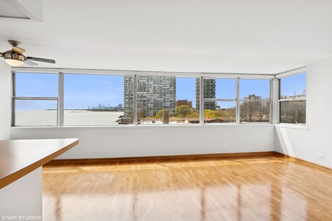 Building Photo - 6301 N Sheridan Rd