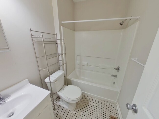 Building Photo - 144 S Sedgwick St