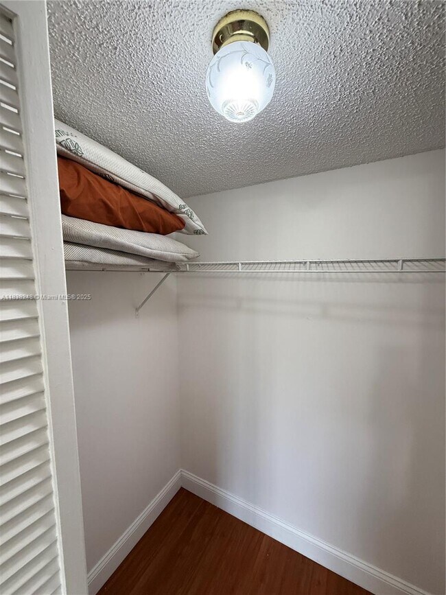 Building Photo - 5961 N Falls Cir Dr