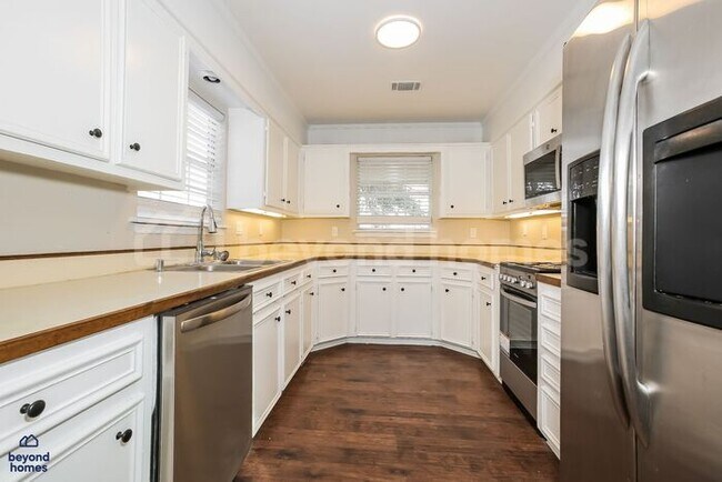 Building Photo - Charming 3-Bed / 2-Bath Single-Story Home in Little Rock with 1,554 Sq Ft of Space!