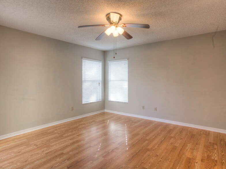 Building Photo - 9324 Pavillion Dr